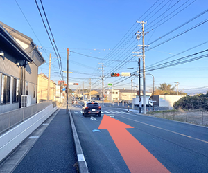 三ツ谷の交差点を直進