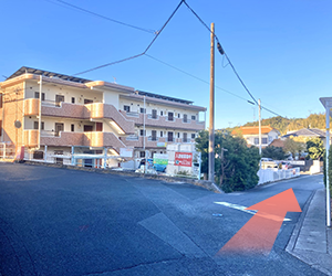 左折後すぐに右折します。